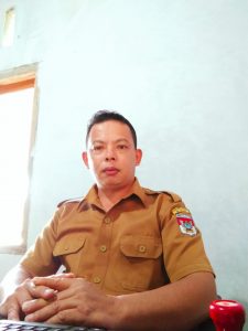 Sekretaris Desa Tumaluntung, Heldi Lombok